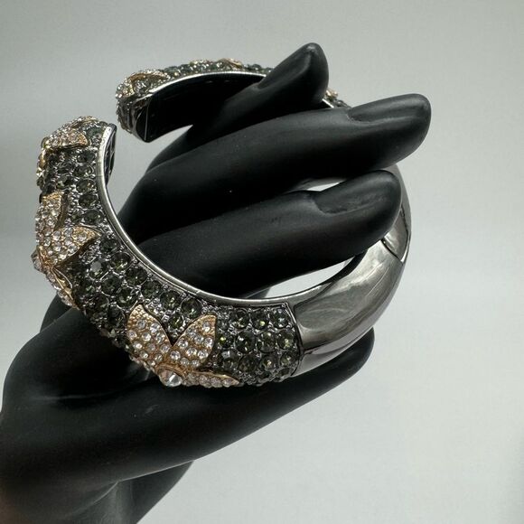 High End Department Store Designer Kissable Hinged Cuff Bracelet with Pave Cz - Picture 3 of 16